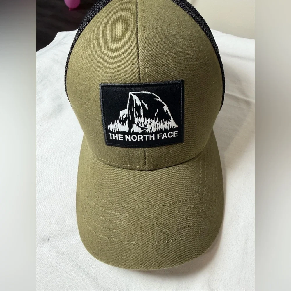Like New The North Face Small Medium Patch Logo Emblem Olive Green and Black Hat